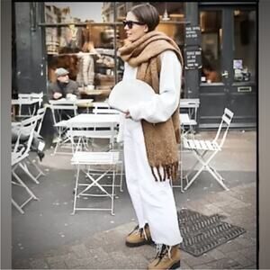 Uniqlo tan chunky blanket‎ scarf wool